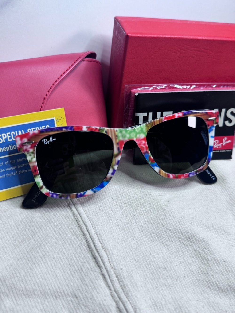 NIB Ray-Ban Rare Prints Special Series Wayfarer Sunglasses RB2140 1137 Box Case